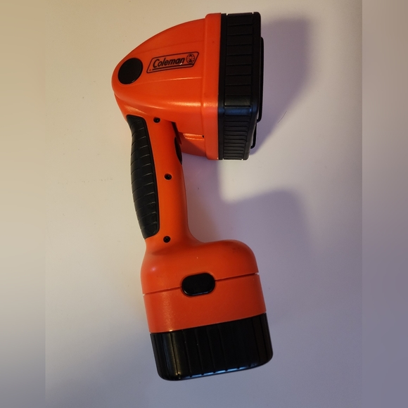 Coleman Pivoting Utility Work Light - Picture 14 of 14